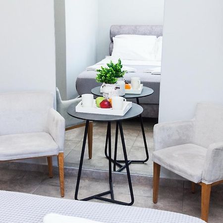 A Spacious Brand New Studio Ideal For 2 A Apartment Atena Exterior foto